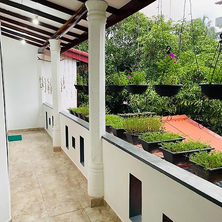 Kanthi Holiday Rest Homestay ミリッサ エクステリア 写真