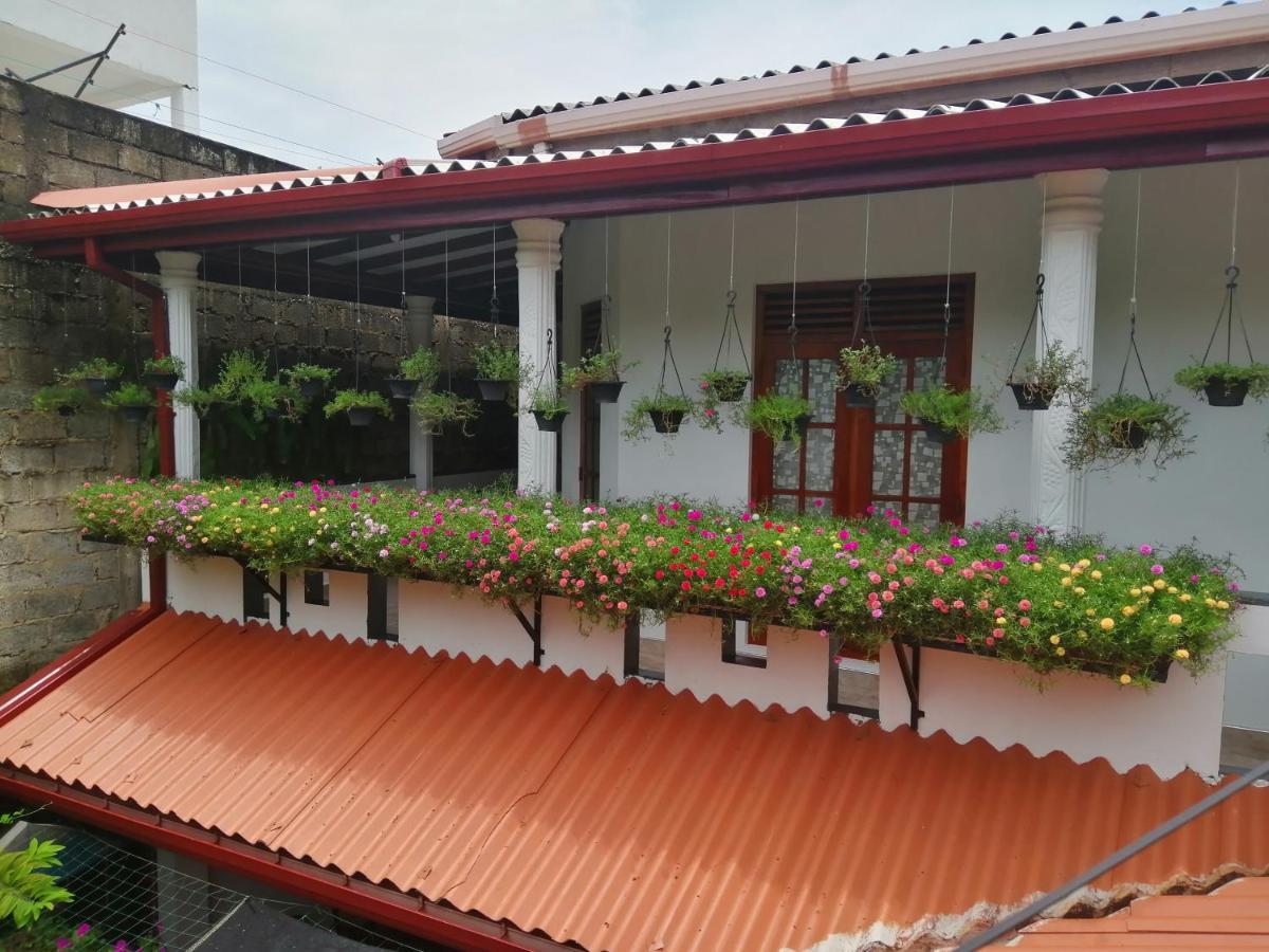 Kanthi Holiday Rest Homestay ミリッサ エクステリア 写真