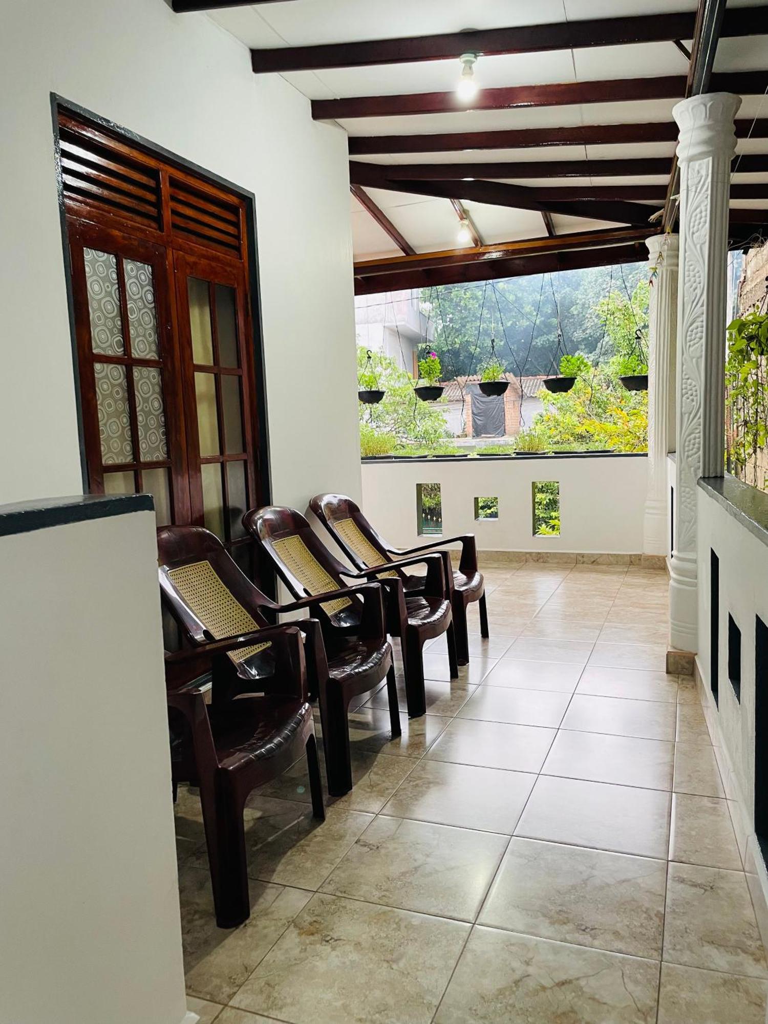 Kanthi Holiday Rest Homestay ミリッサ エクステリア 写真