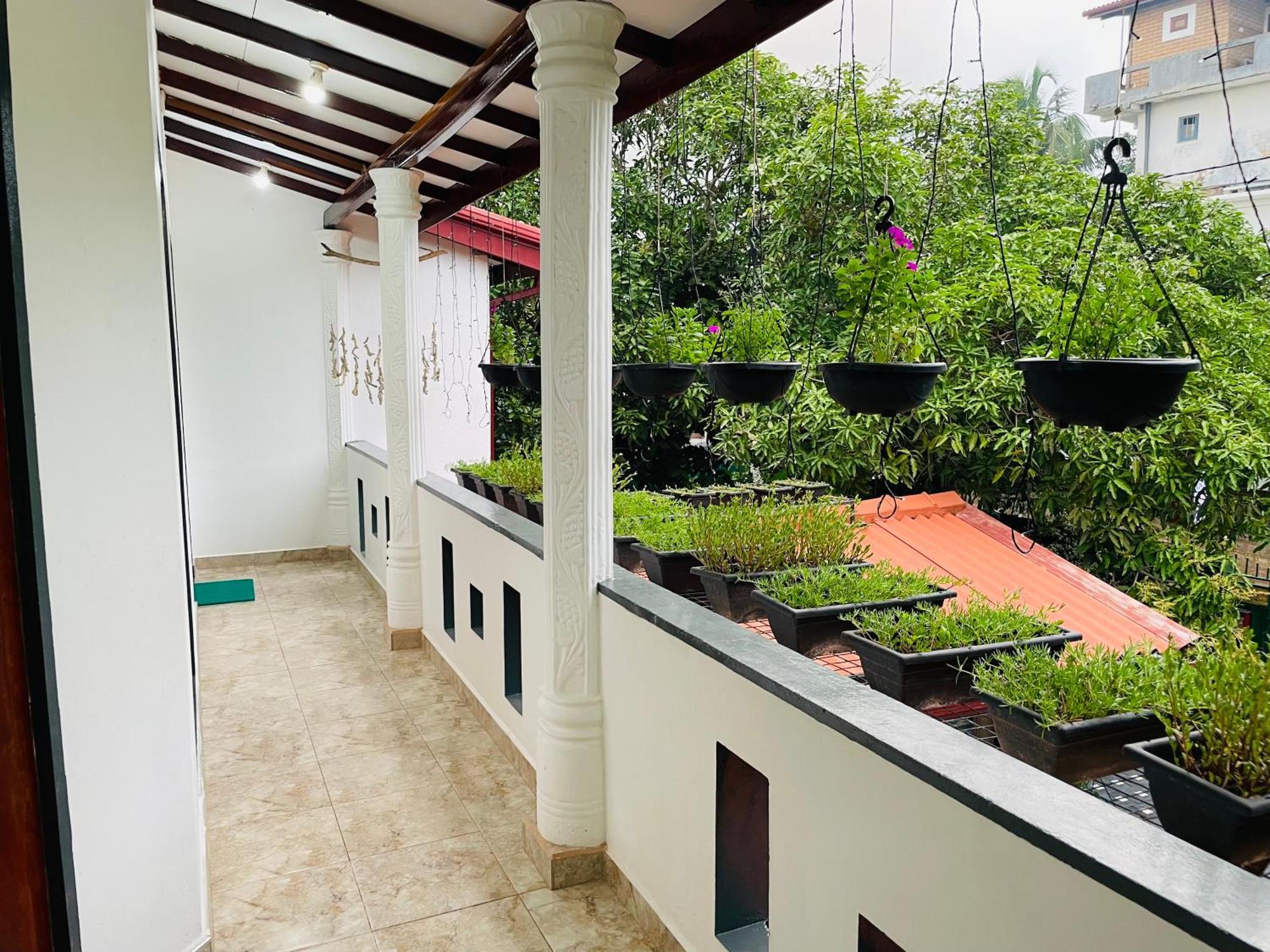 Kanthi Holiday Rest Homestay ミリッサ エクステリア 写真