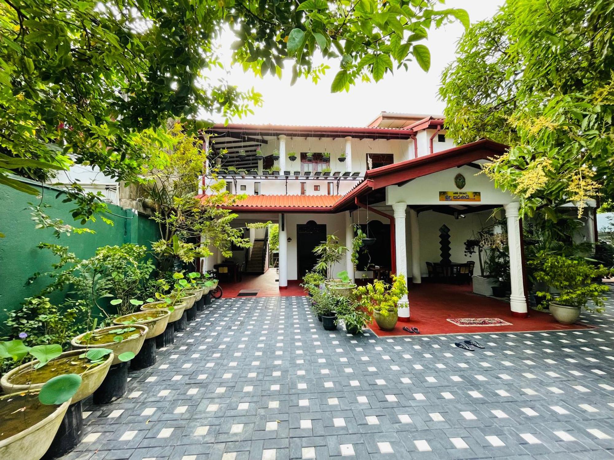 Kanthi Holiday Rest Homestay ミリッサ エクステリア 写真