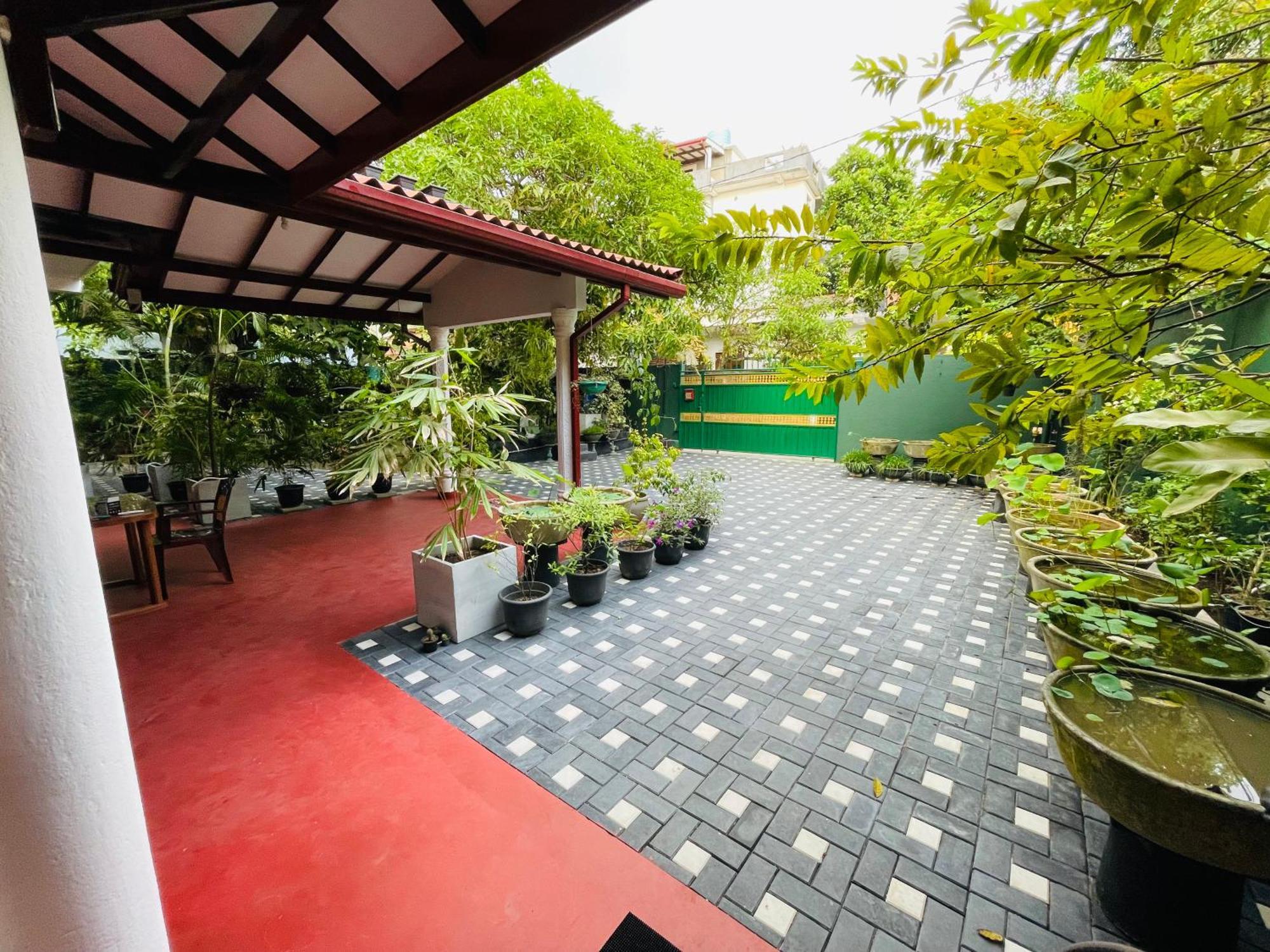 Kanthi Holiday Rest Homestay ミリッサ エクステリア 写真