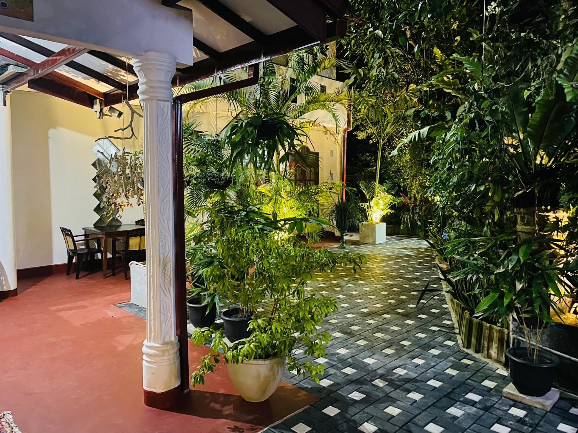 Kanthi Holiday Rest Homestay ミリッサ エクステリア 写真