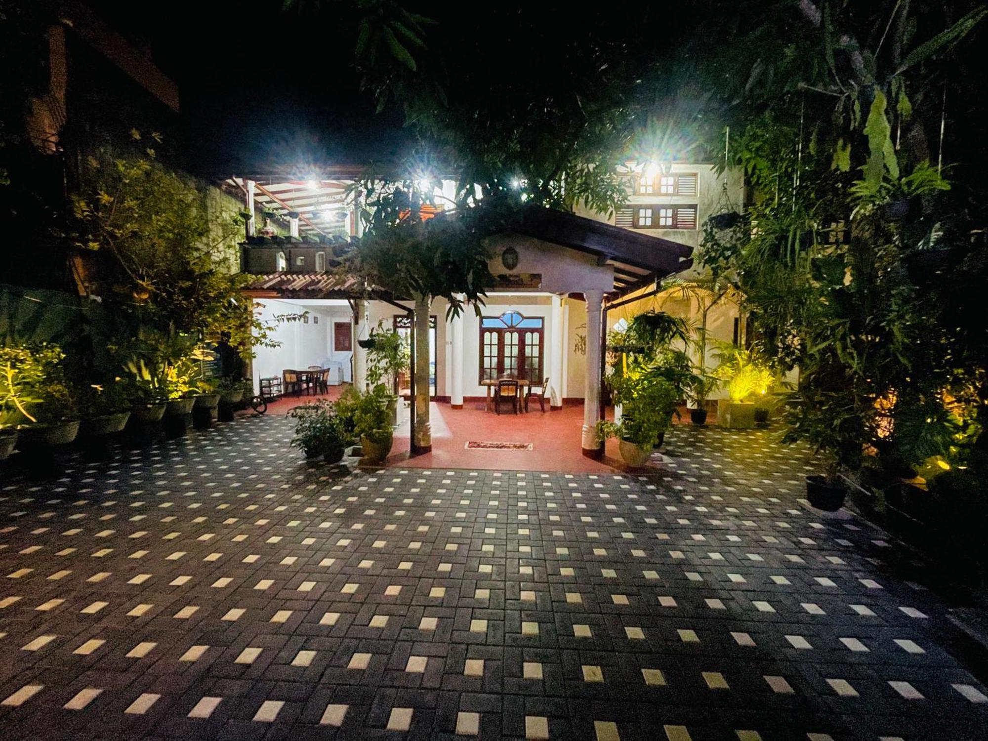 Kanthi Holiday Rest Homestay ミリッサ エクステリア 写真