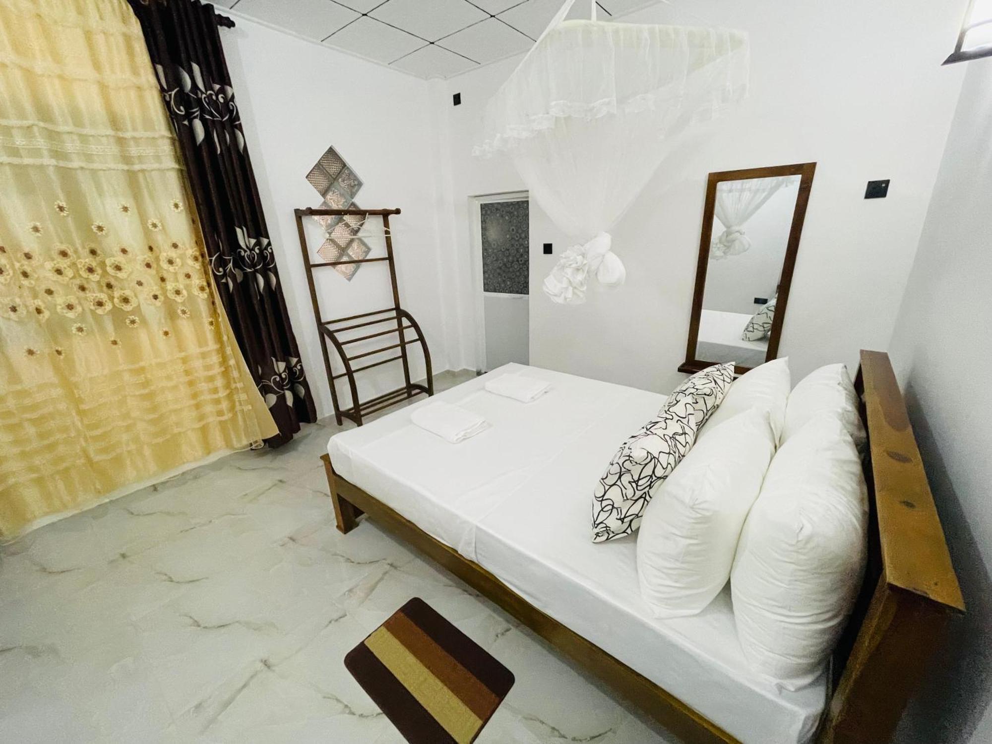 Kanthi Holiday Rest Homestay ミリッサ エクステリア 写真