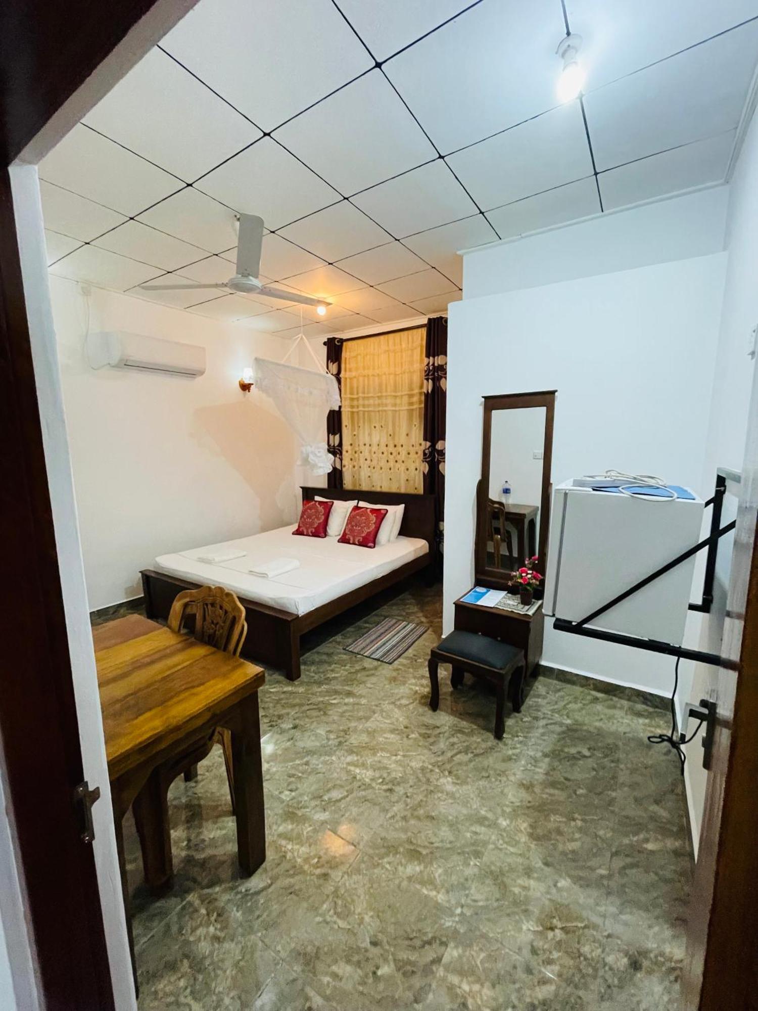 Kanthi Holiday Rest Homestay ミリッサ エクステリア 写真