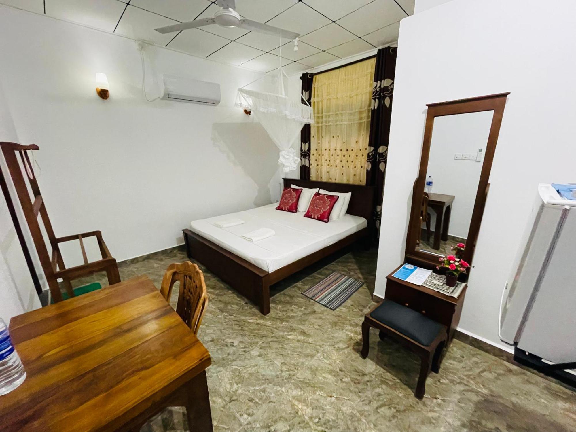 Kanthi Holiday Rest Homestay ミリッサ エクステリア 写真